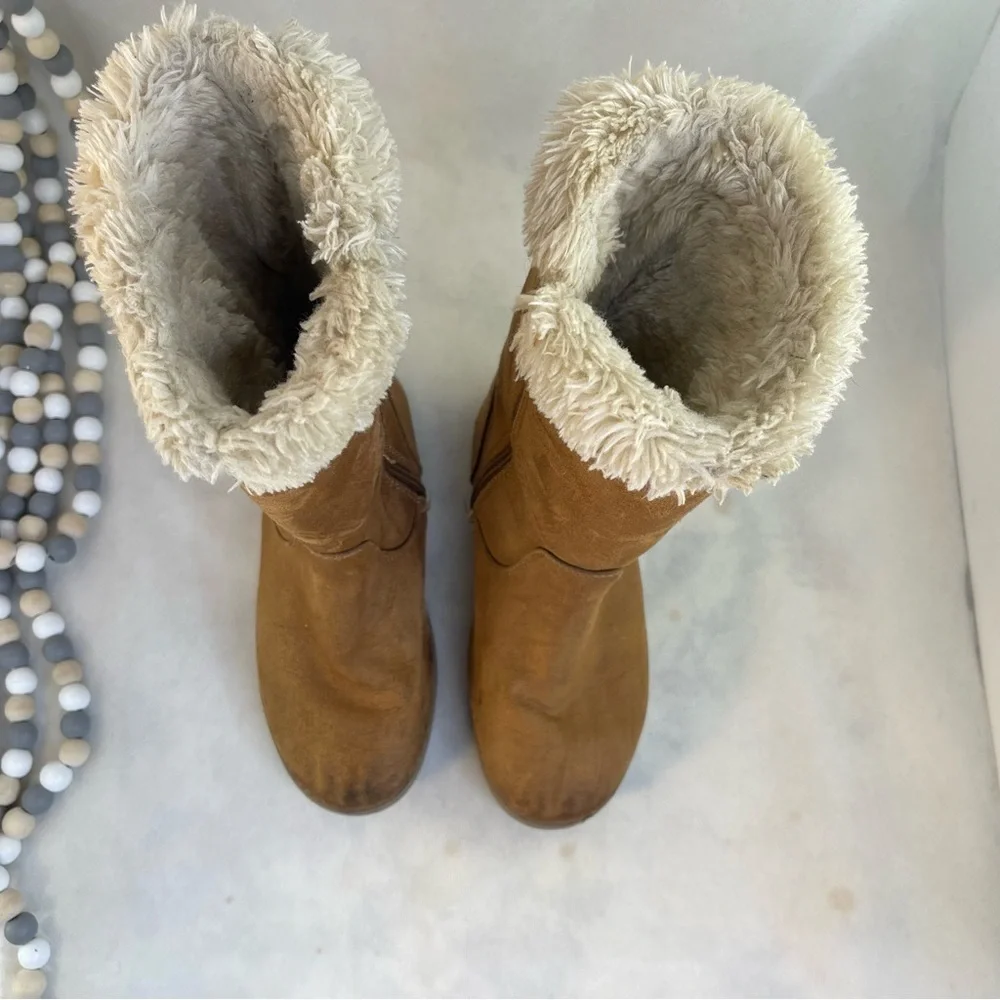 Cat & Jack Tan Suede Boots with Fur Lining for girls Size 1